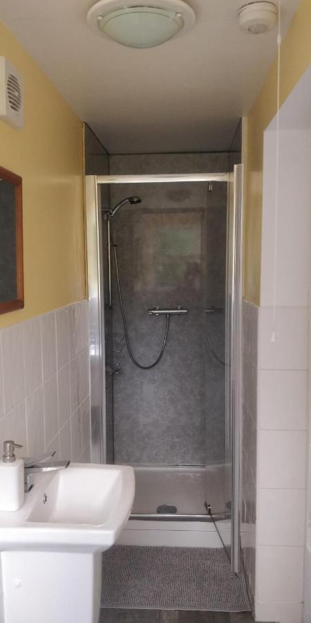 Private Annex To Victorian Villa, With Kitchen And Free Parking Todmorden Exterior photo