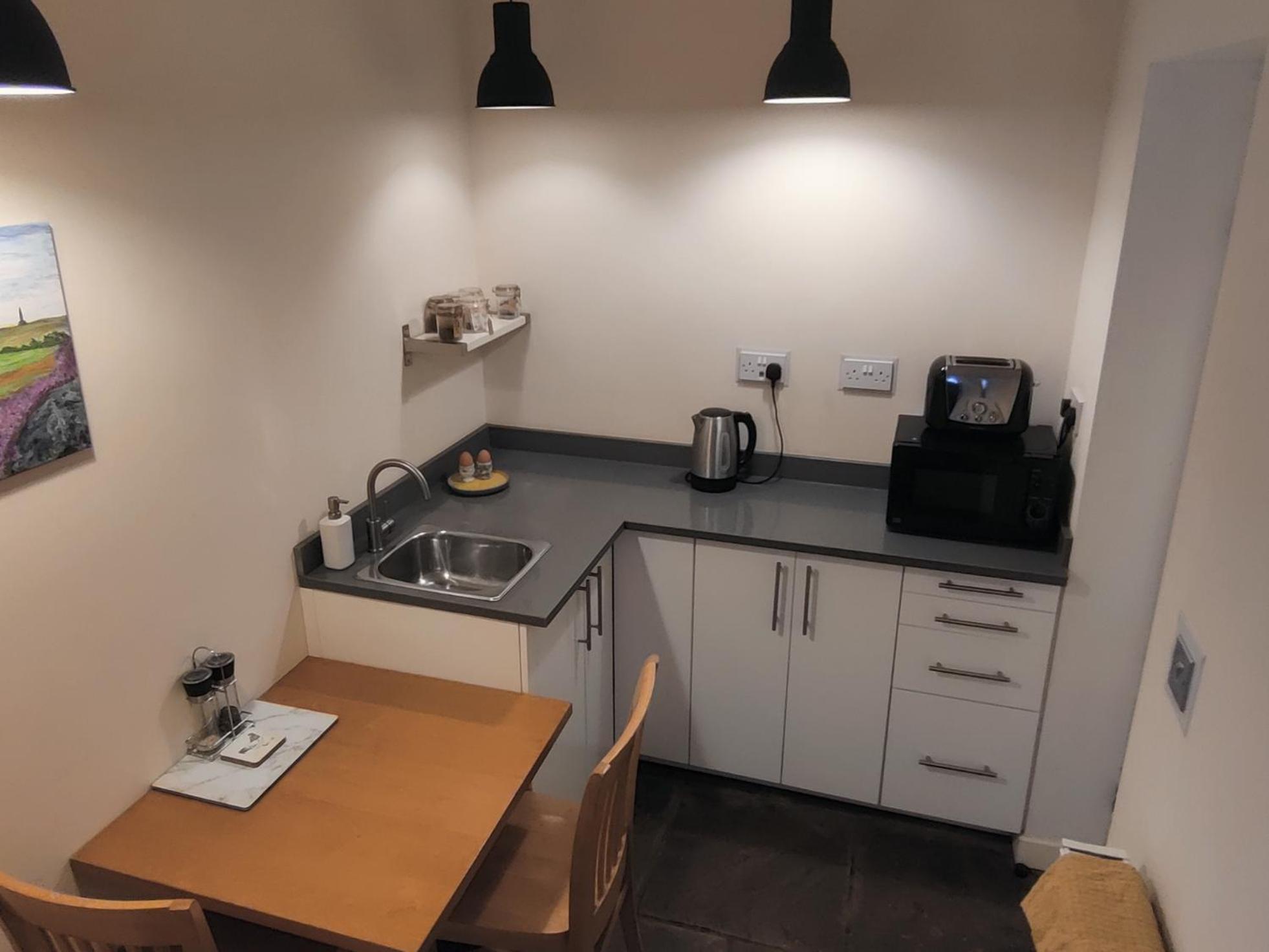 Private Annex To Victorian Villa, With Kitchen And Free Parking Todmorden Exterior photo